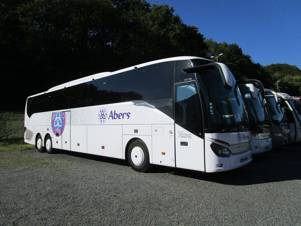Une flotte d'autocars pour le transport en Finistère, Bretagne et partout en France Une flotte d'autocars pour le transport en Finistère, Bretagne et partout en France
